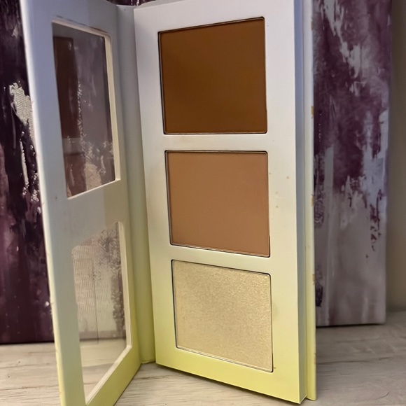 Beauty Bakerie lemon bar face palette - Picture 2 of 3